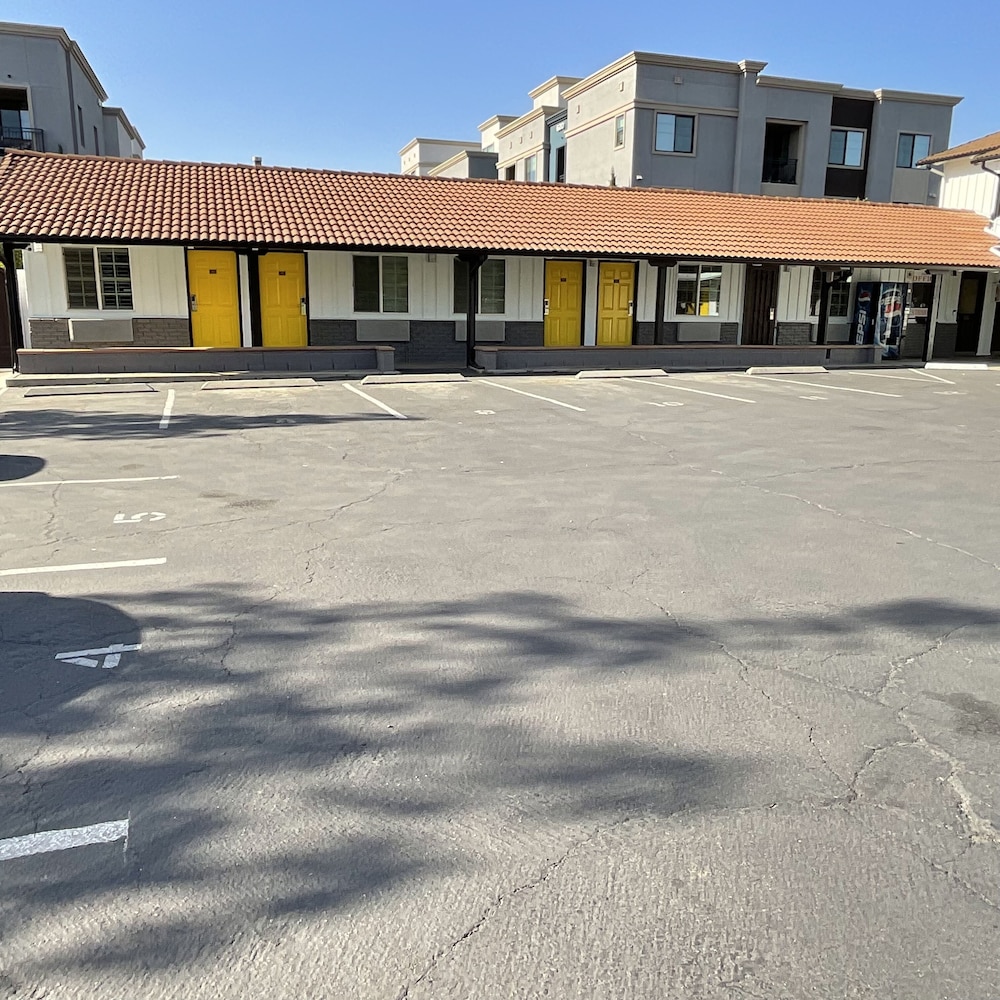 Escondido Inn - photo 35
