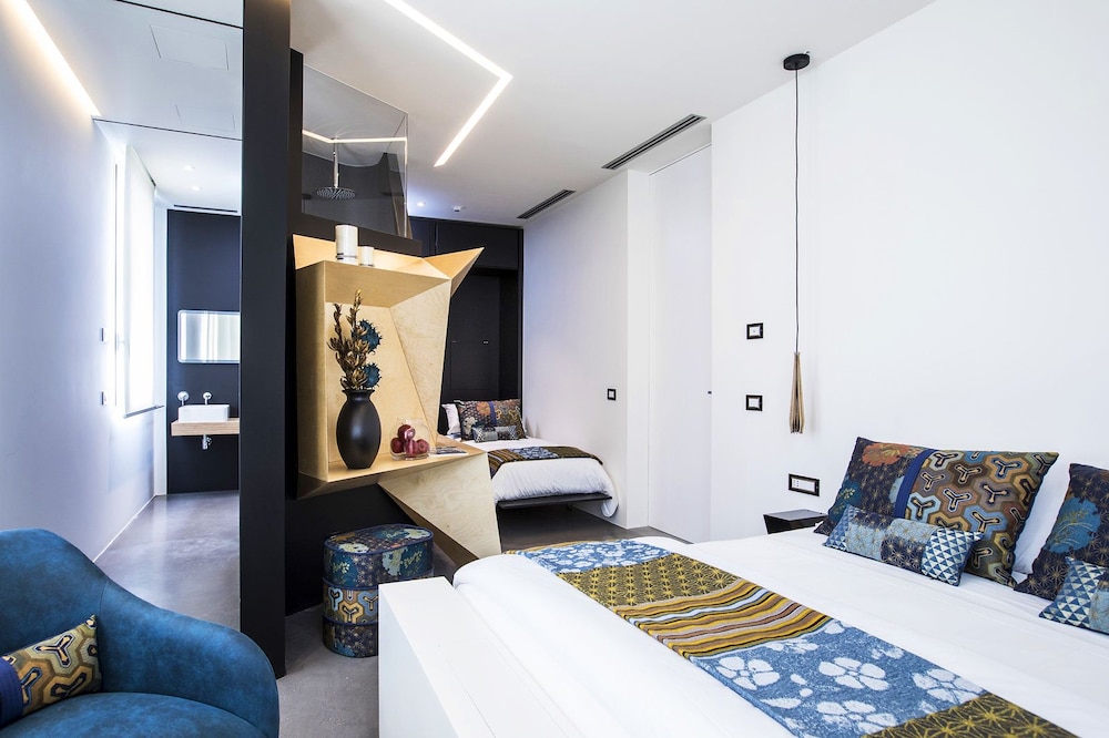 Villa Vi — 4-Star Luxury Hotel in Quartu Sant'elena, Italy