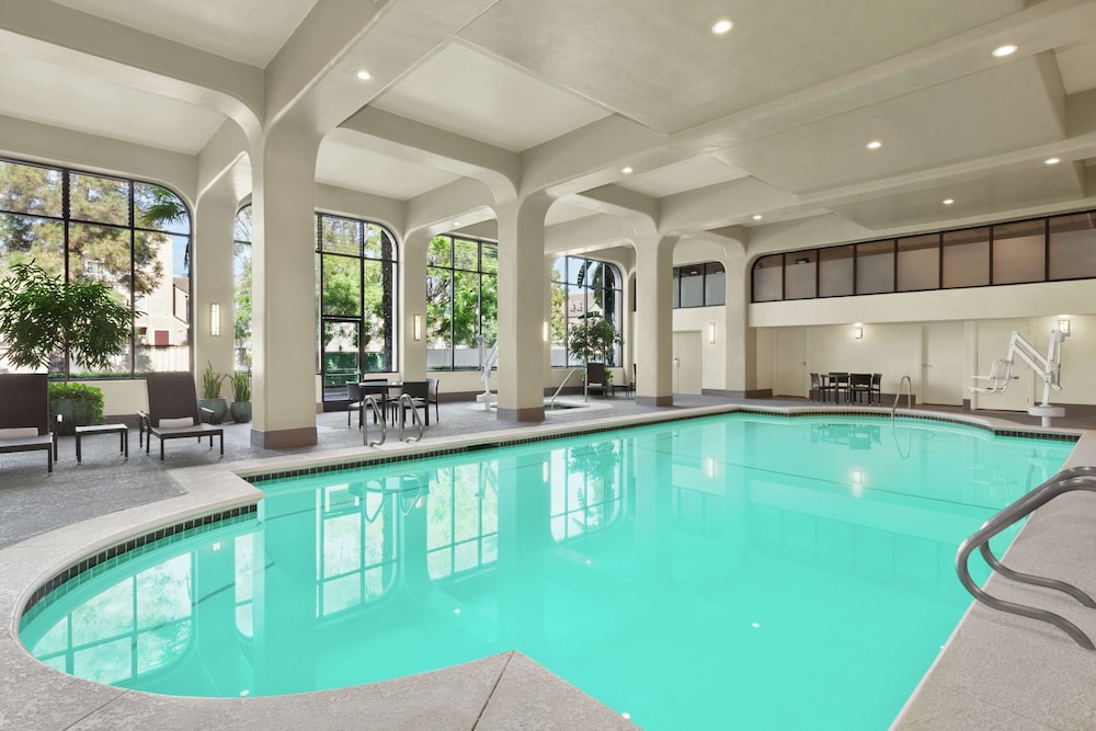 Embassy Suites by Hilton Arcadia Pasadena Area - photo 22