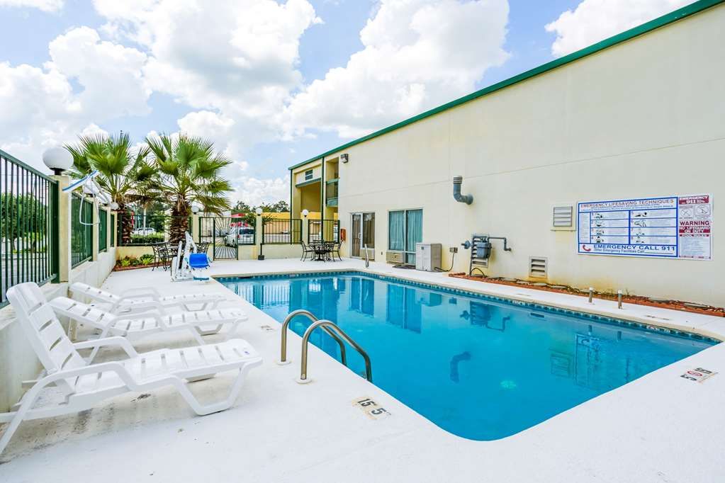 Econo Lodge Picayune - photo 20