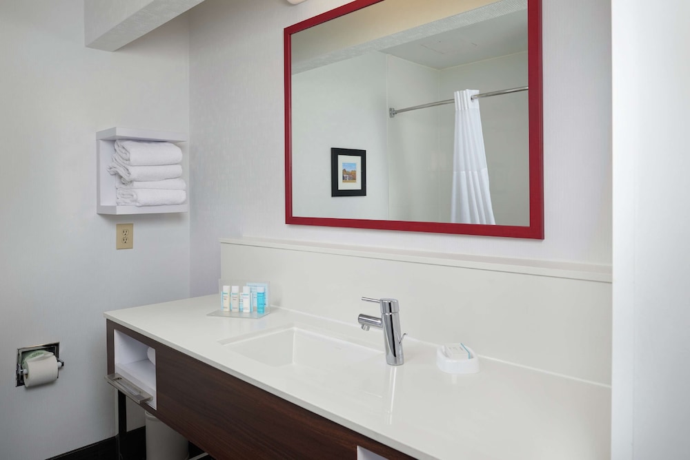 Hampton Inn Shelbyville - photo 17