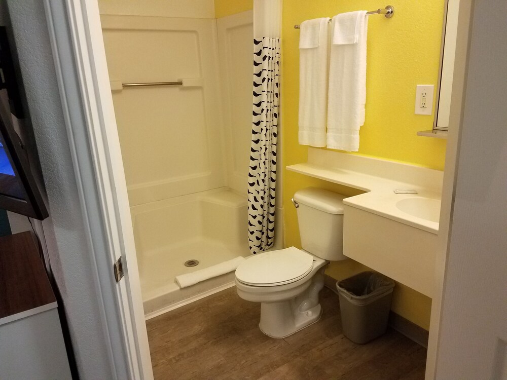 InTown Suites Extended Stay San Antonio TX Leon Valley South - photo 9