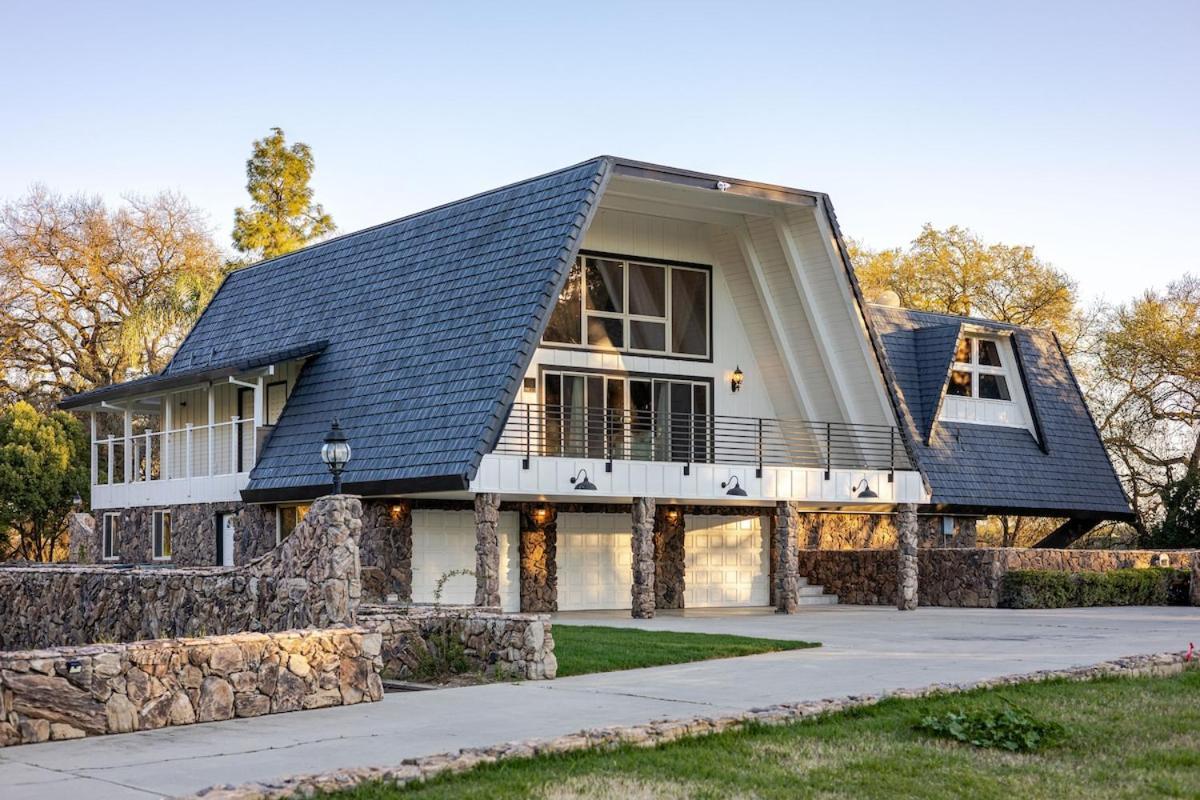 The Grand Waterside Estate Easy Drive To Yosemite in Modesto, United States