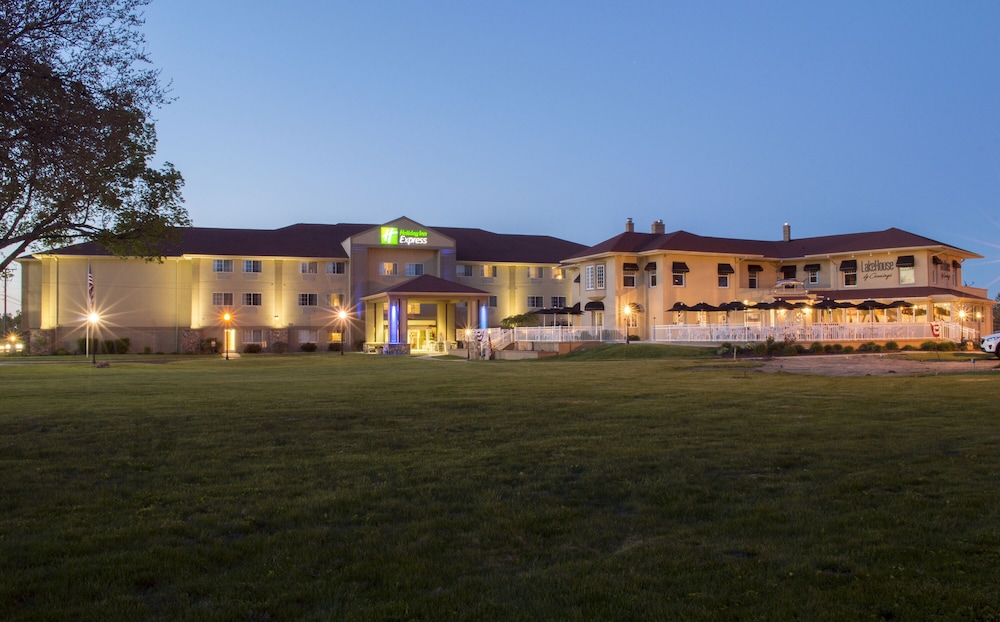 Holiday Inn Express & Suites St Joseph by IHG - photo 67