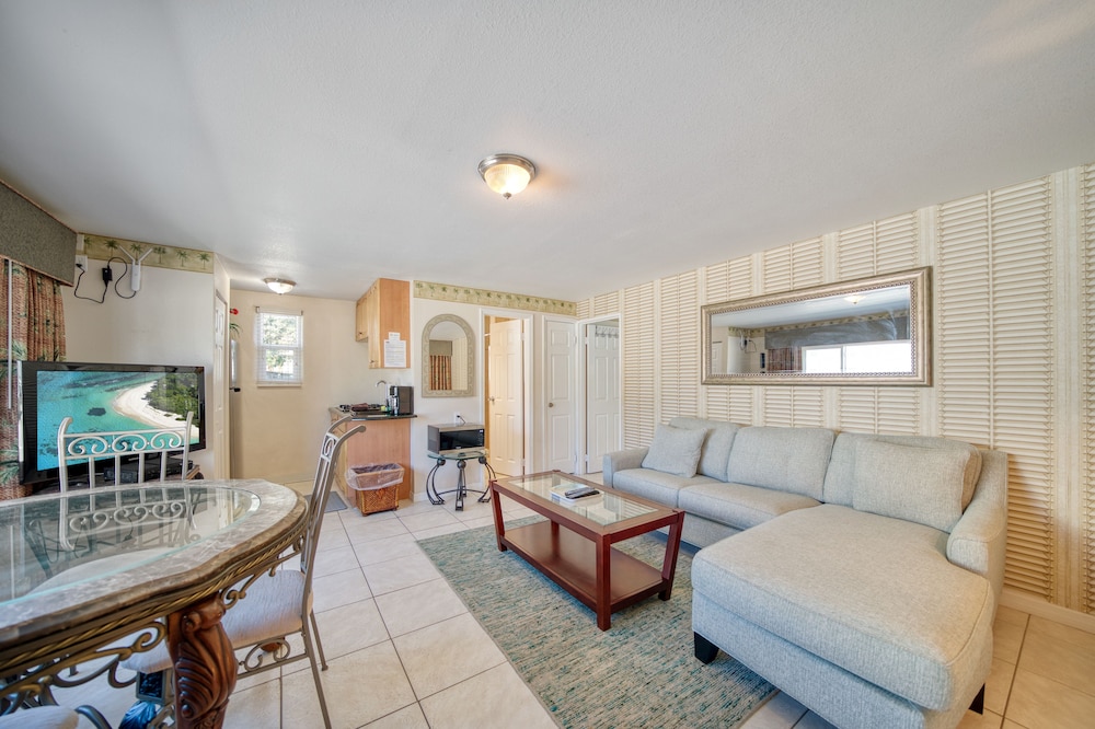 Camelot Beach Suites - photo 14
