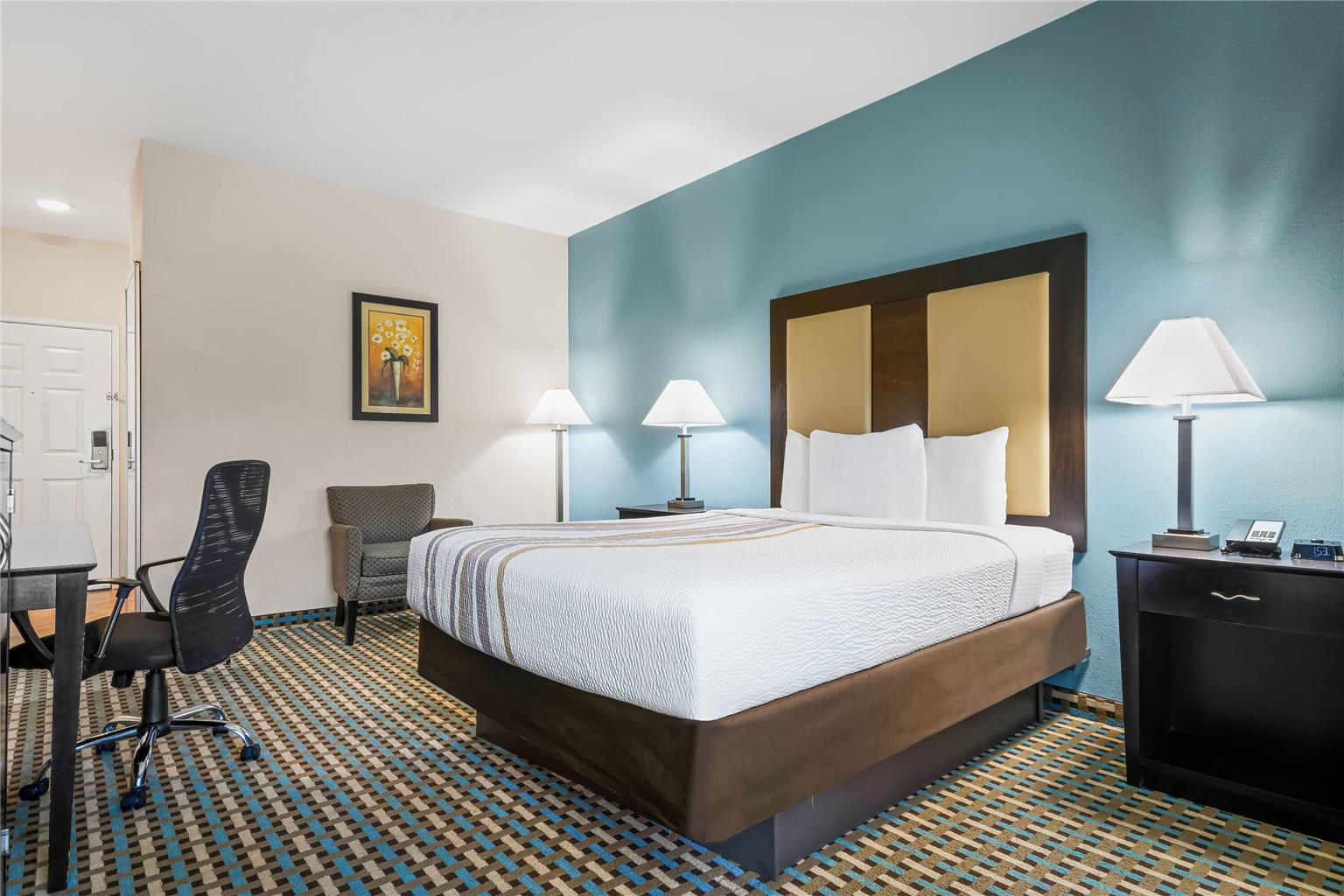 La Quinta Inn & Suites by Wyndham Stonington Mystic Area - photo 15