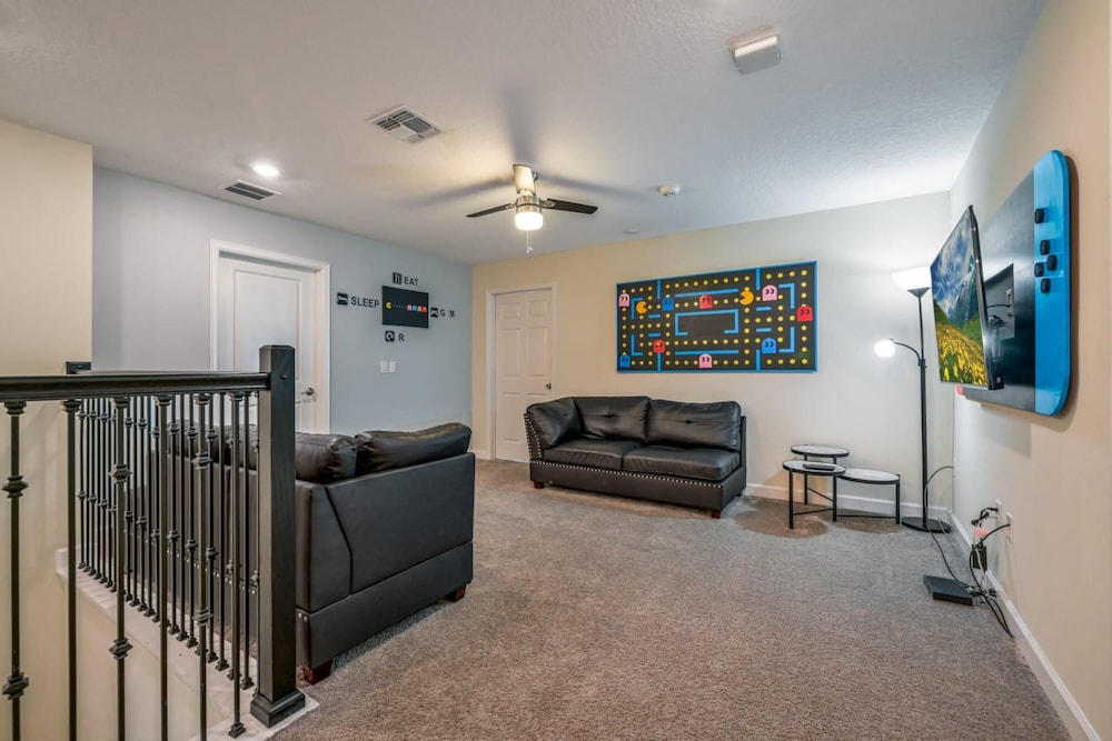 Family Paradise Space Themed Perfect Location - photo 30