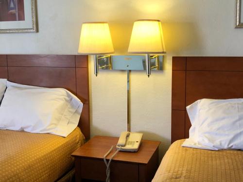 Economy Inn - photo 4