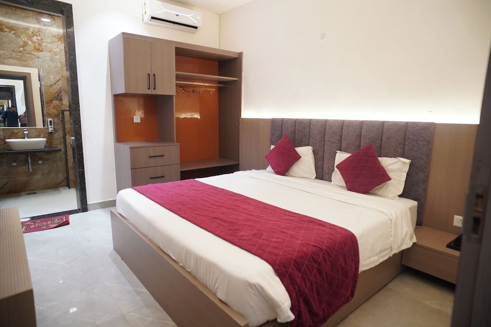 Hotel Mahalaxmi Grand — hotel near Kanpur Airport