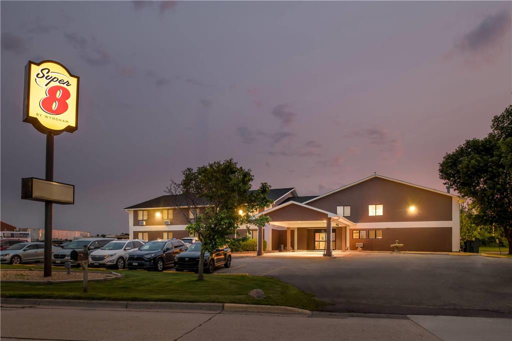 Super 8 by Wyndham Blue Earth - photo 6
