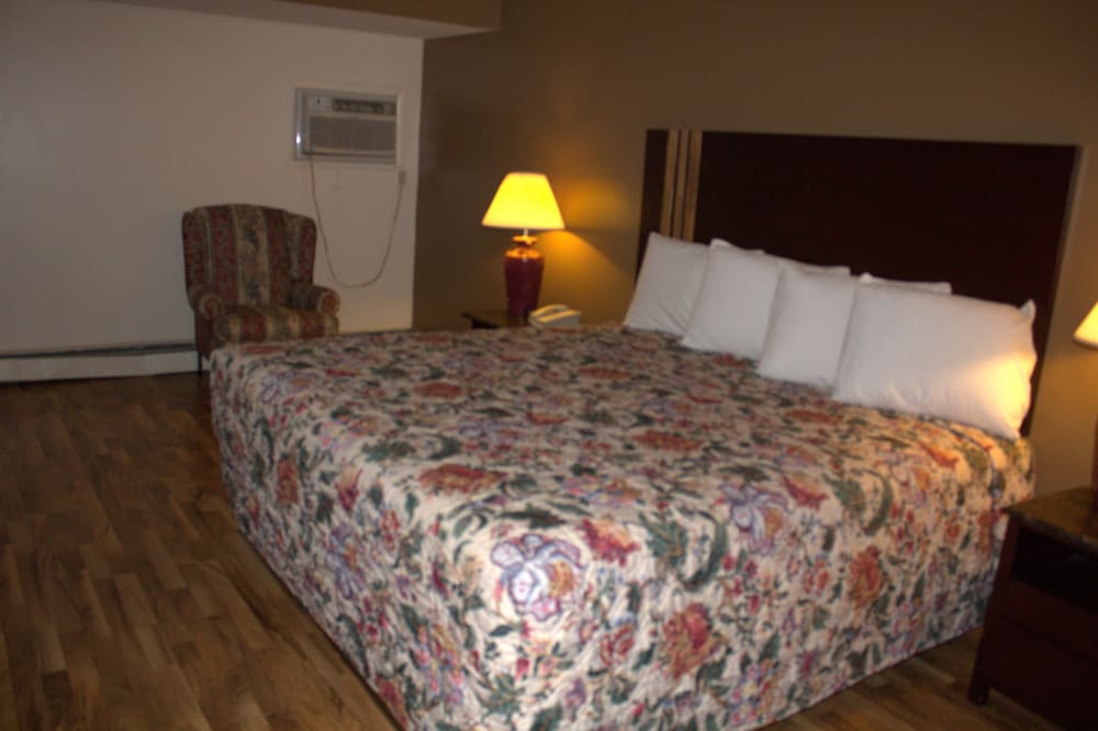 American Inn & Suites - photo 7