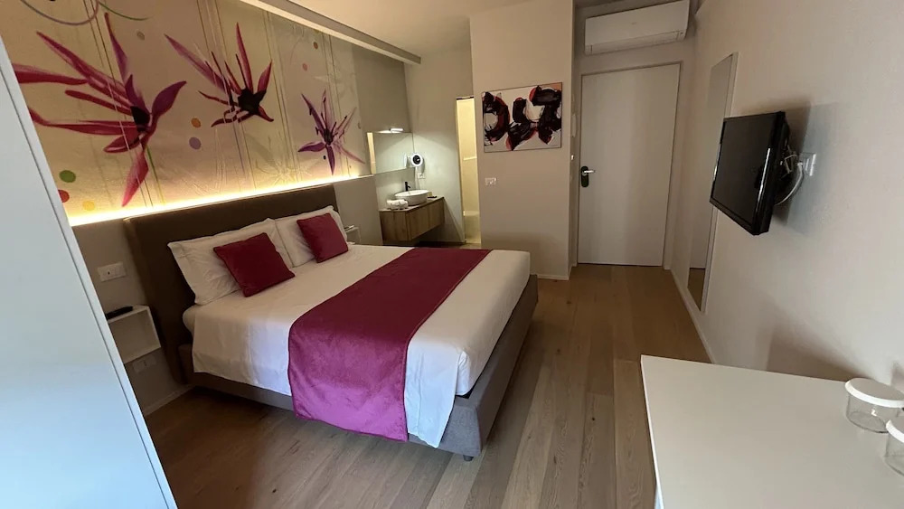 San Lorenzo Luxury Boutique — 4-Star Luxury Hotel in Mantova, Italy