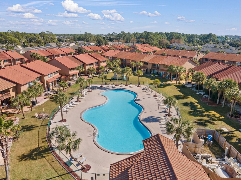 Gulf Highlands by Book That Condo — 4-Star Luxury Hotel in Panama City Beach, United States