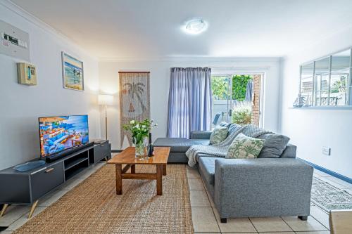 Cozy Garden Unit in Bloubergstrand