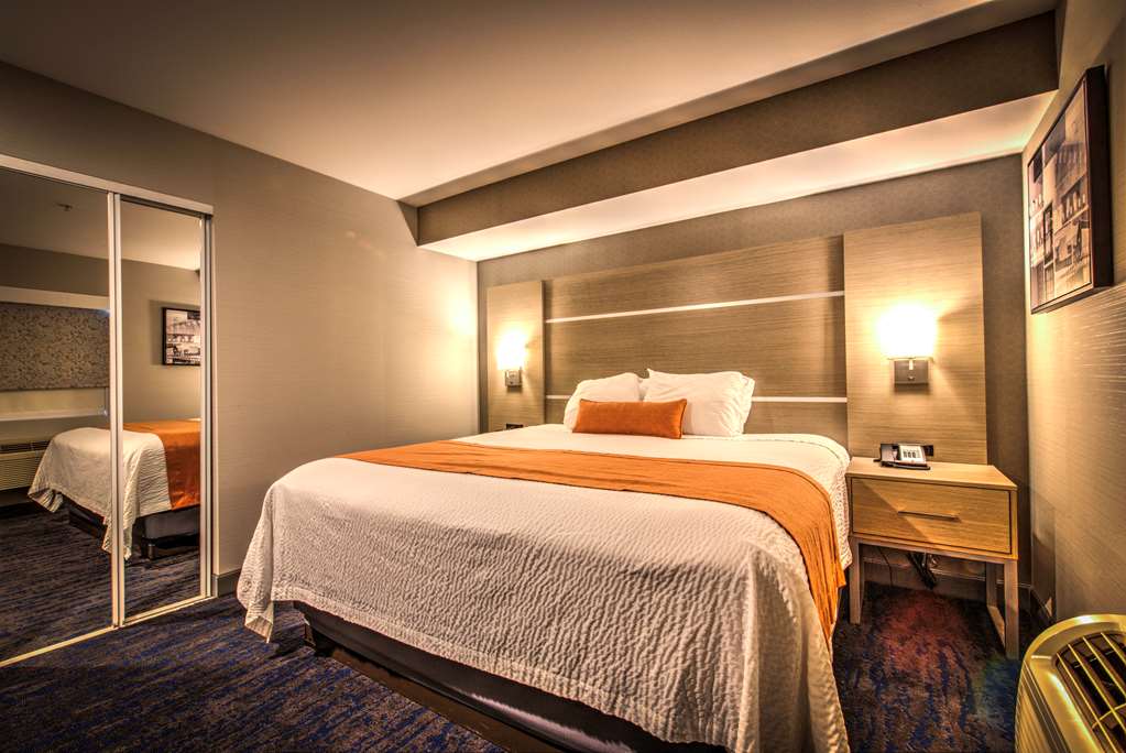 Best Western Plus Media Center Inn & Suites - photo 32