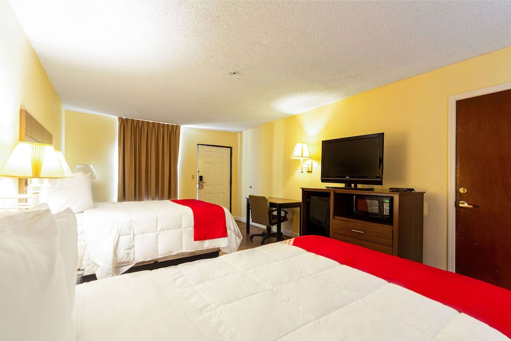 Days Inn by Wyndham Atmore - photo 16