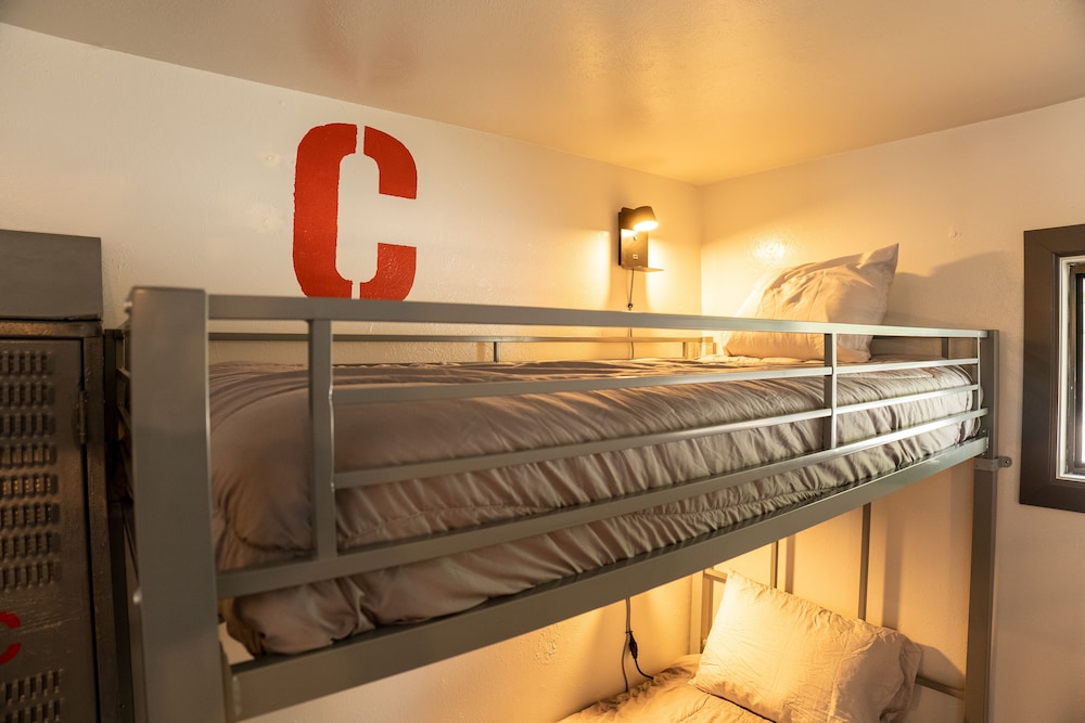 The Junction Hotel and Hostel - photo 10