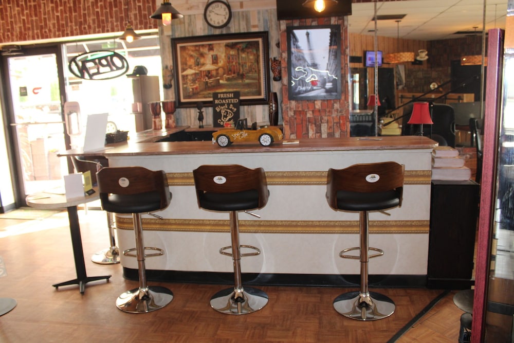 APM Inn and Suites - photo 10