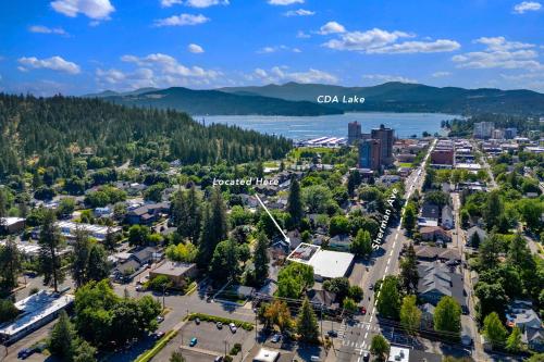 NEW Unique Coeur d Alene Cottage. 1 2 Mi to Dtwn — 4-Star Luxury Hotel in Coeur D'alene, United States