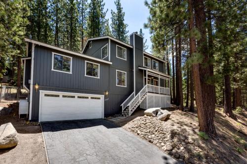 Large Seasonal Rental South Lake Tahoe — 4-Star Luxury Hotel in South Lake Tahoe, United States