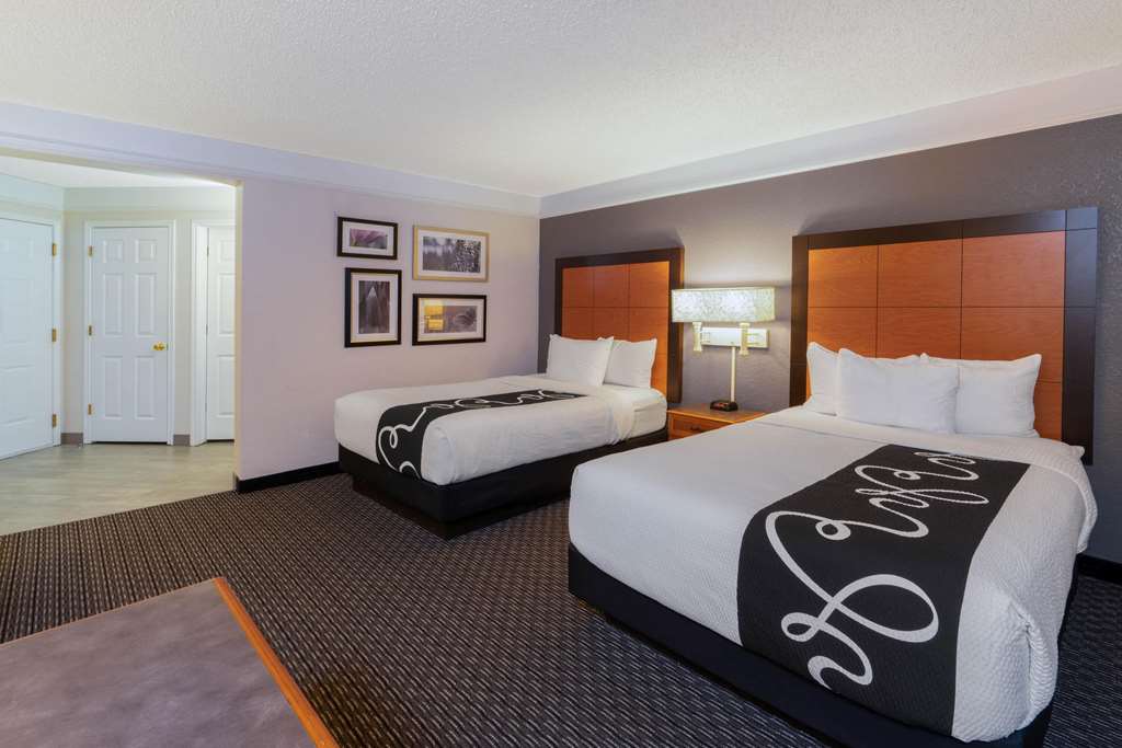 La Quinta Inn & Suites by Wyndham Pueblo - photo 27