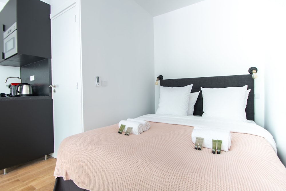 Dreamyflat Bastille II