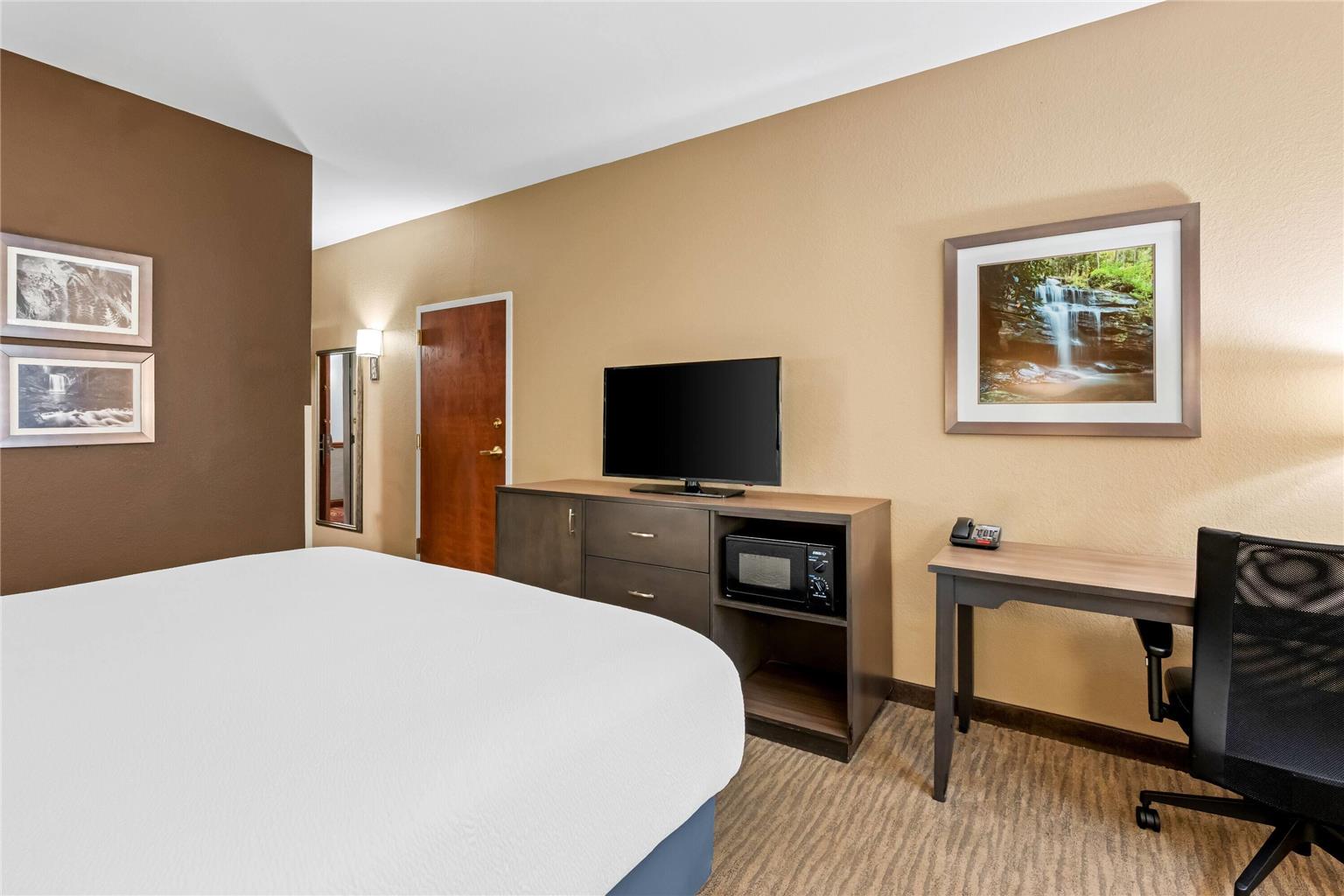 La Quinta Inn & Suites by Wyndham Boone University - photo 21