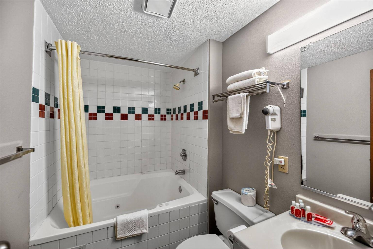 Econo Lodge Princeton - photo 31