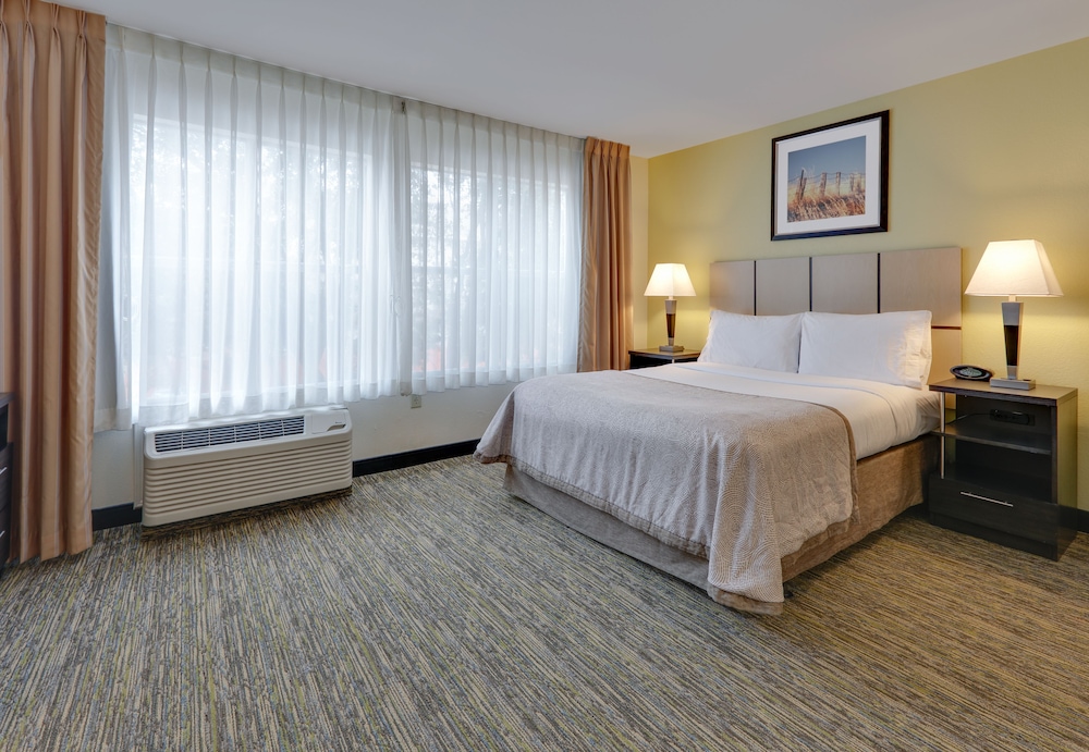 Candlewood Suites Market Center by IHG - photo 8