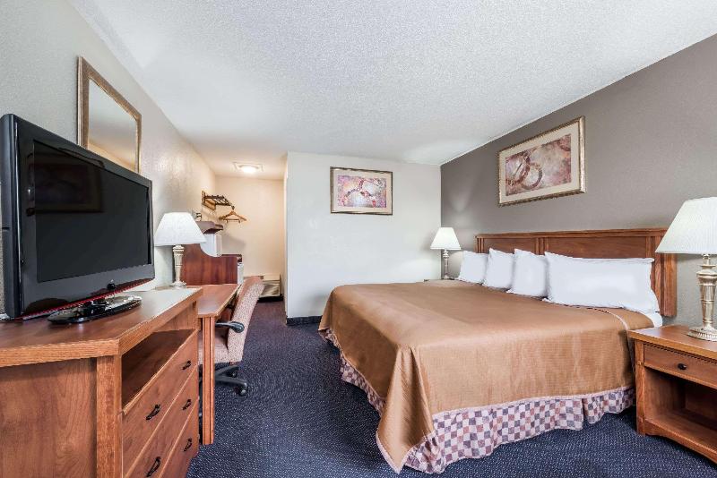 Red Carpet Inn - carbon neutral hotel in Lancaster