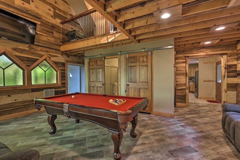 2 Mi to Beech Mtn Resort: Cabin w Deck & Grill - photo 13