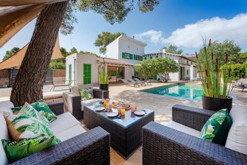 Stunning Villa C'an Payeras — 4-Star Luxury Hotel in Pollenca, Spain