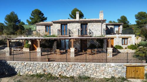 La Cueva de Miravet villa de lujo en la cima de la montaA a con vistas al mar — 4-Star Luxury Hotel in Cabanes, Spain