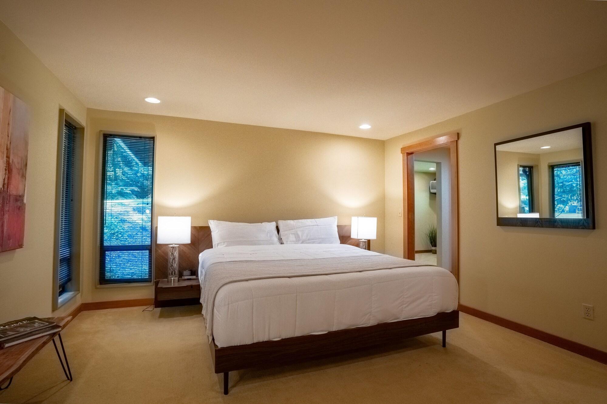 Bridle Trails Treehouse — 4-Star Luxury Hotel in Bellevue, United States
