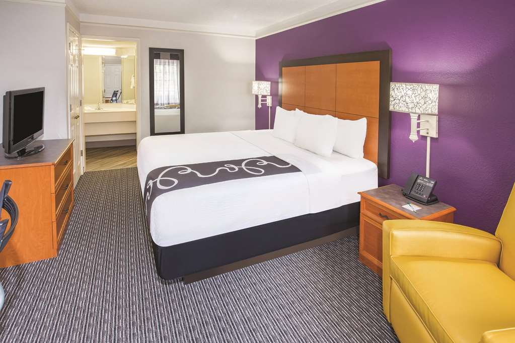 Howard Johnson by Wyndham Sacramento Downtown - photo 17