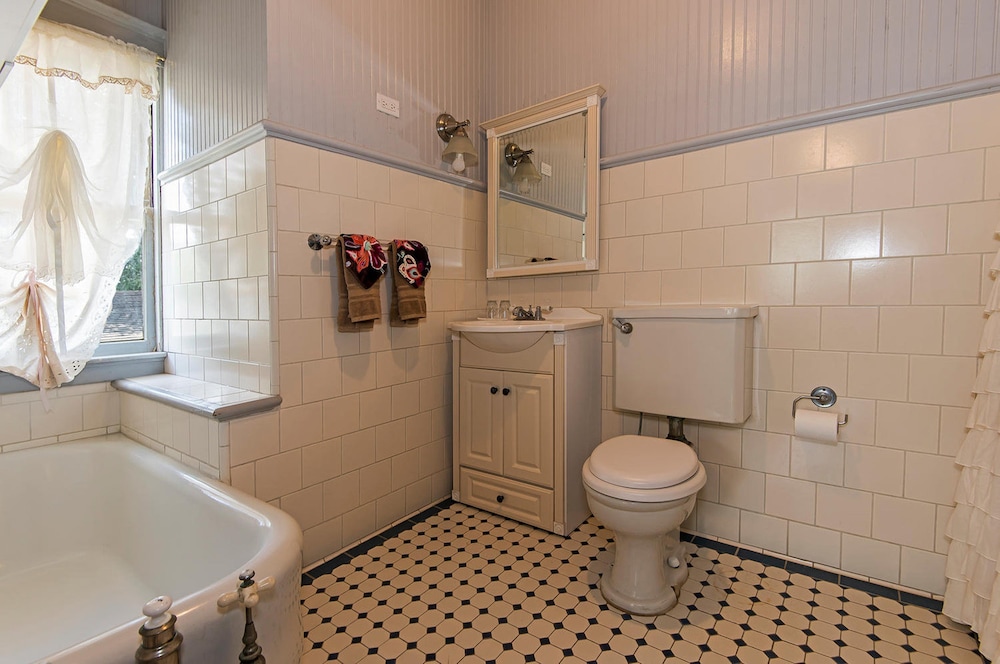 Manoa Valley Inn - photo 19
