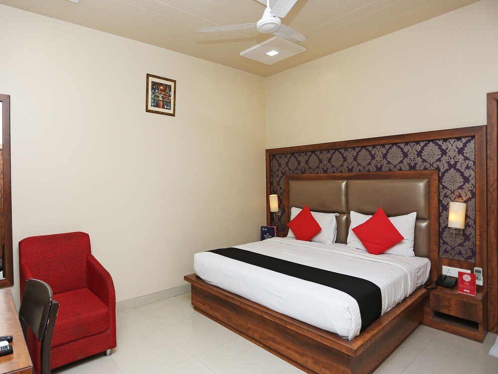 Capital O 3539 Hotel Spiti in Mathura, India
