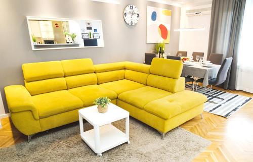 Casa de Dinca 2 Bedroom Big Balcony Free Parking Zone — 4-Star Luxury Hotel in Zagreb, Croatia