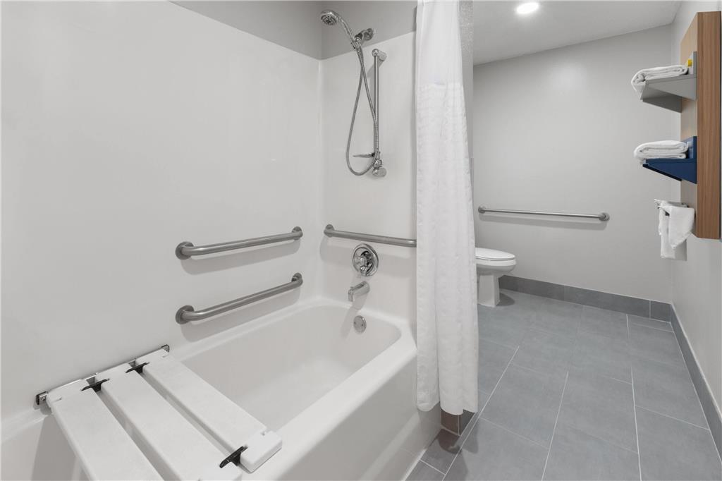 Microtel Inn & Suites by Wyndham Sioux Falls - photo 17