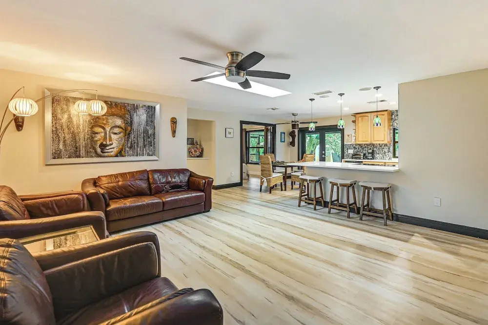 4 Mi to Beach Pet Friendly Home in Naples — 4-Star Luxury Hotel in Naples, United States