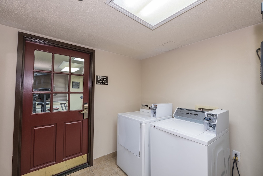 Red Roof Inn & Suites Stafford VA - photo 23