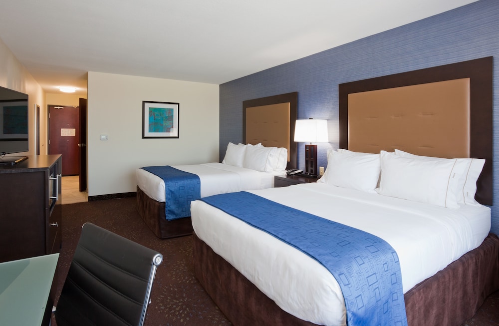 Holiday Inn Express Hotel & Suites Fort Dodge by IHG - photo 8