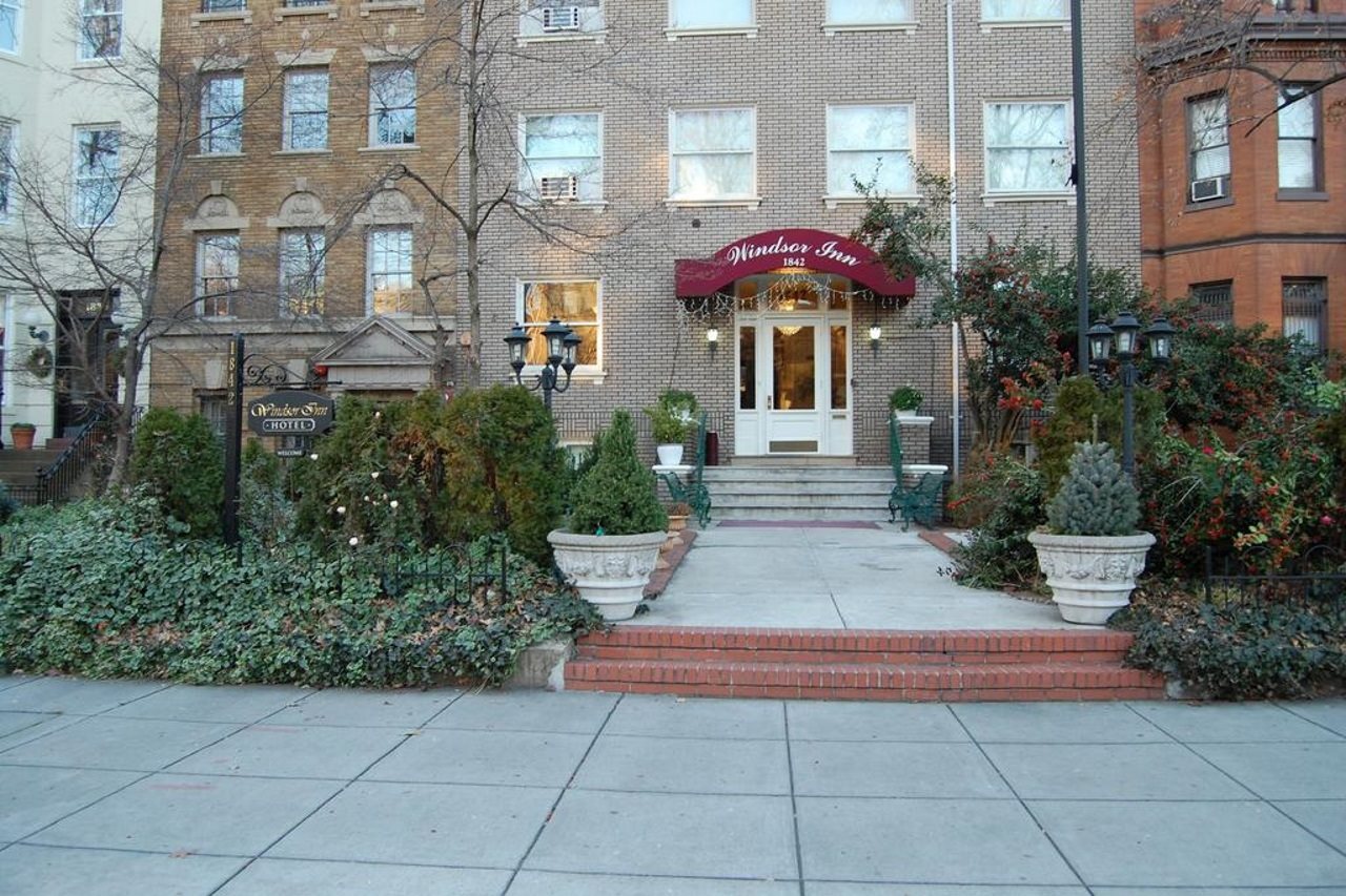 Windsor Inn Hotel - photo 2