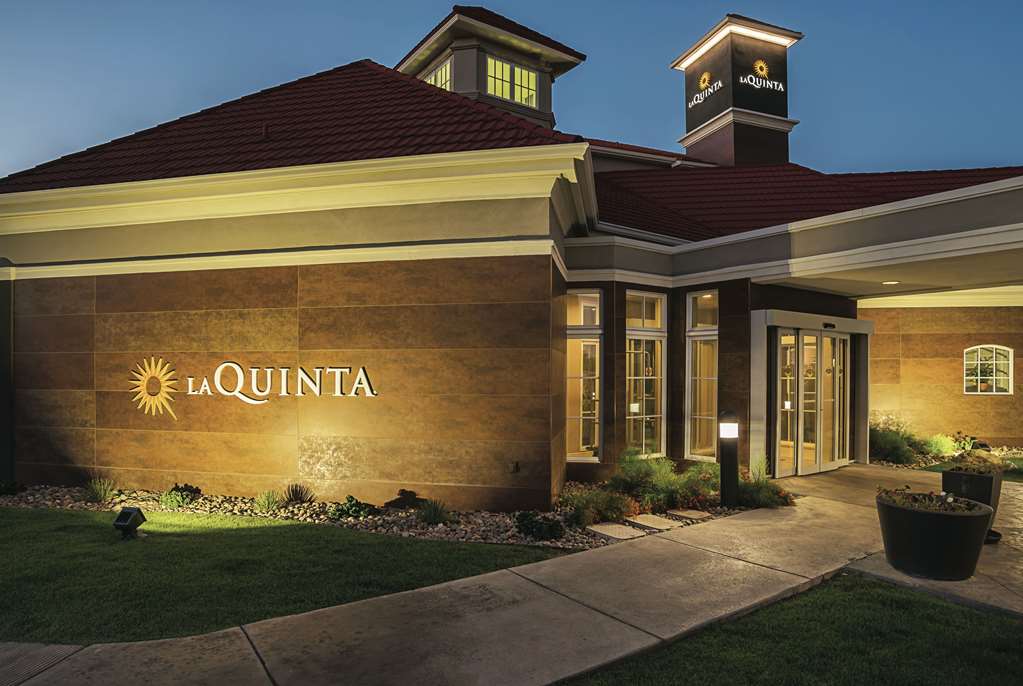 La Quinta Inn & Suites by Wyndham Phoenix Chandler - photo 2