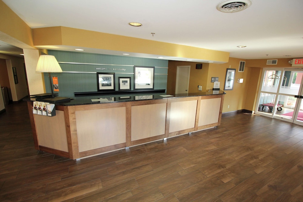 Hampton Inn Sandusky Central - photo 2