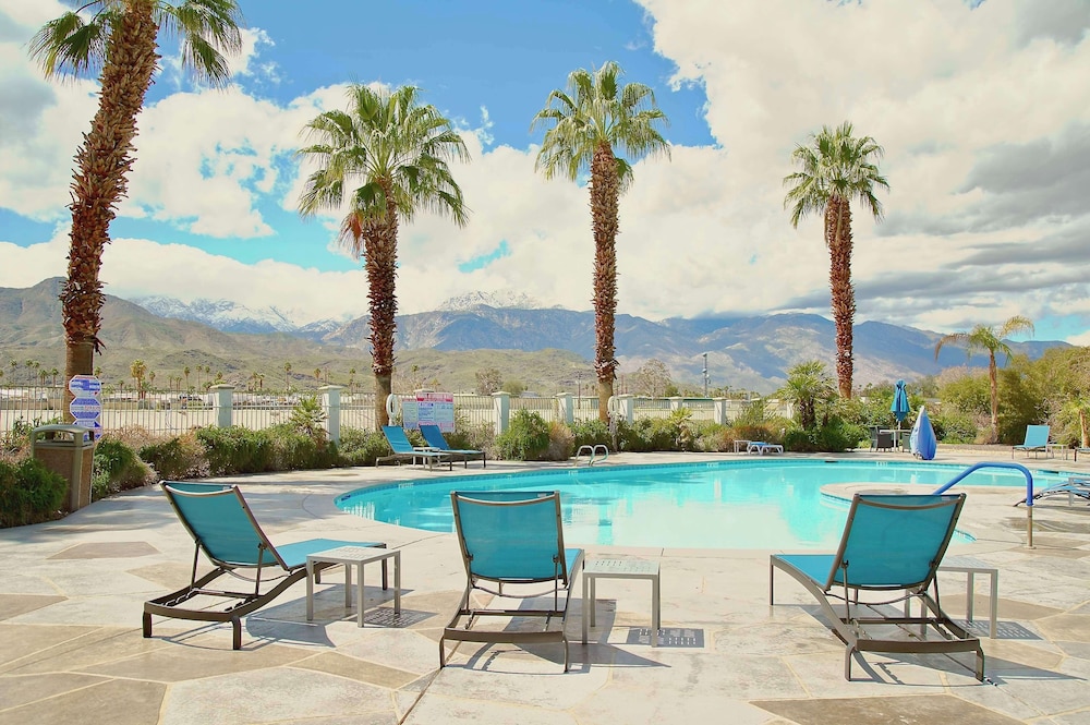 Hampton Inn & Suites Cathedral City - carbon neutral hotel in Cathedral City