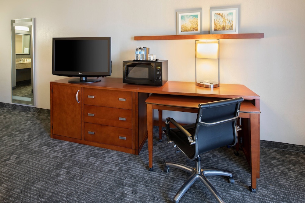 Courtyard by Marriott Addison Midway - photo 10