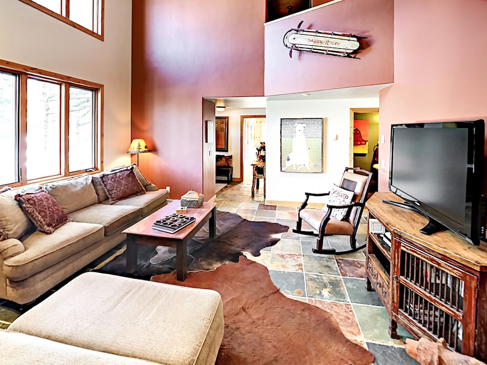 505 S 2nd 5 Br Home — 4-Star Luxury Hotel in Frisco, United States