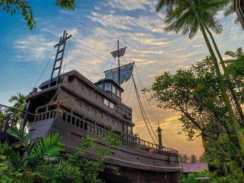 Damnernpawa — 4-Star Luxury Hotel in Bang Khon Thi, Thailand