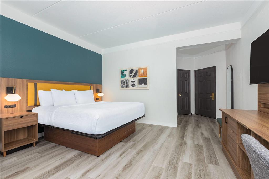 La Quinta Inn & Suites by Wyndham Sherman - photo 24